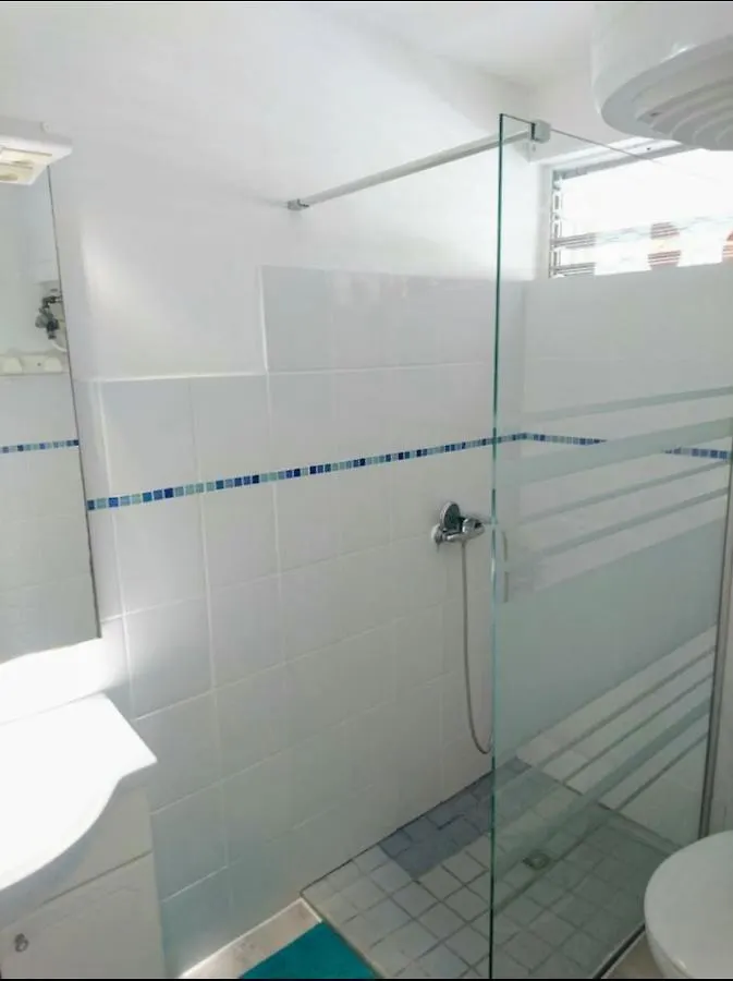 Daire Studio Proche Plage 2 Lits Individuels Le Gosier  Guadeloupe